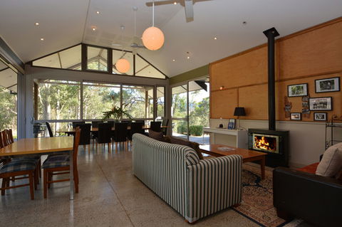 Elfin Hill Vineyard Accommodation - SA Accommodation 0
