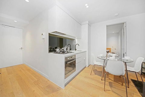 A Cozy & Stylish 2BR Suite In Melbourne CBD - SA Accommodation 4