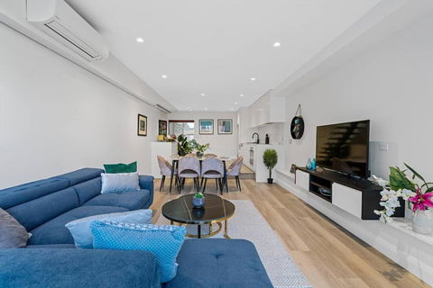 A Luxury 3 Bedrooms Hideaway - SA Accommodation 0
