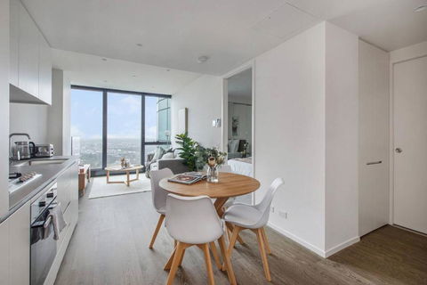 A Sky-high Metropolis Retreat Near The CBD - SA Accommodation 1