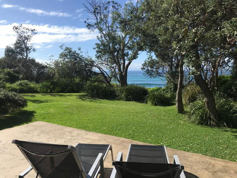 Absolute Beachfront Mollymook - SA Accommodation 2