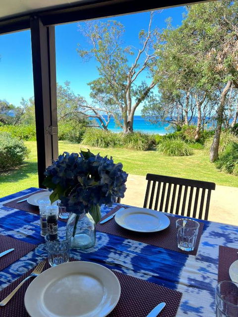 Absolute Beachfront Mollymook - SA Accommodation 3