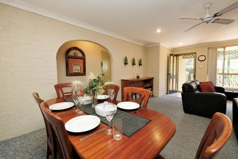 Acacia - SA Accommodation 1