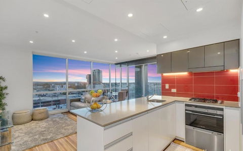 Adelaide Central Skyline Panoramic Suite - SA Accommodation 3