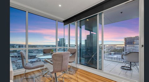 Adelaide Central Skyline Panoramic Suite - SA Accommodation 2