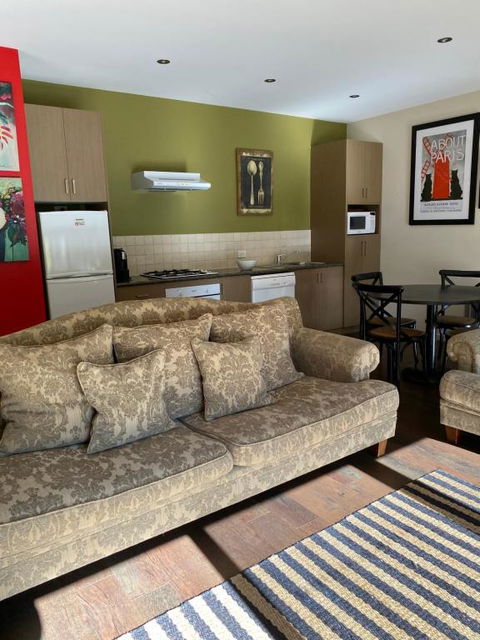Adelphi Apartment 4 - SA Accommodation 2