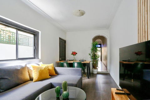 Affordable 2 Bedroom House Surry Hills 2 E-Bikes Included - SA Accommodation 0