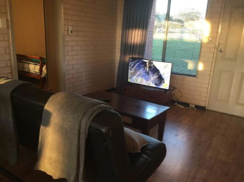 Affordable Apartment Close To City And Beaches - SA Accommodation 3