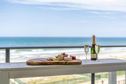 Absolute Beachfront Apartment 3B Pool Spa - SA Accommodation 3