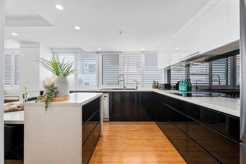 Absolute Beachfront Apartment 3B Pool Spa - SA Accommodation 4