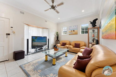 Aircabin - Blakehurst - Spacious - 5 Beds House - SA Accommodation 0