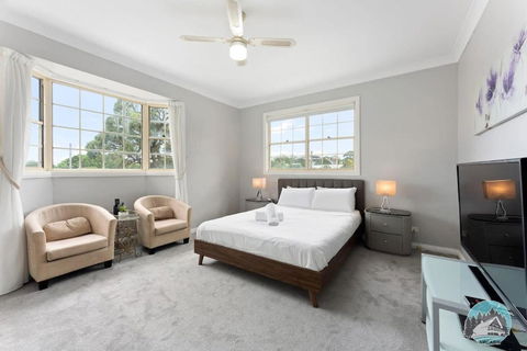 Aircabin - Blakehurst - Spacious - 5 Beds House - SA Accommodation 1