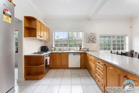 Aircabin - Blakehurst - Spacious - 5 Beds House - SA Accommodation 2