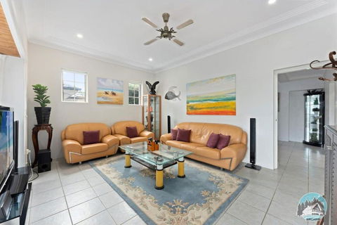 Aircabin - Blakehurst - Spacious - 5 Beds House - SA Accommodation 3