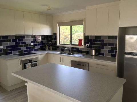 Airy Beach Escape In Ventnor - SA Accommodation 1