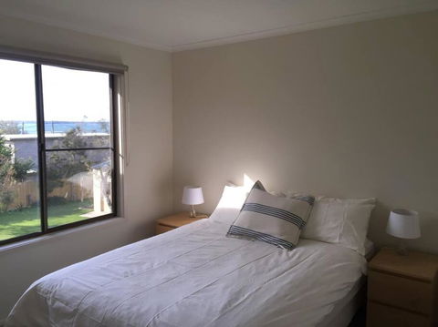 Airy Beach Escape In Ventnor - SA Accommodation 2