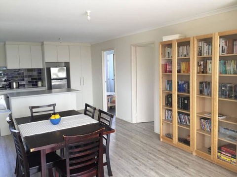 Airy Beach Escape In Ventnor - SA Accommodation 3