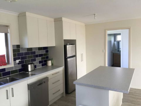Airy Beach Escape In Ventnor - SA Accommodation 4