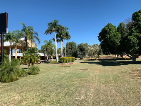 Albert Park Motor Inn-KING BEDS-POOL-SHADED PARKING - SA Accommodation 4