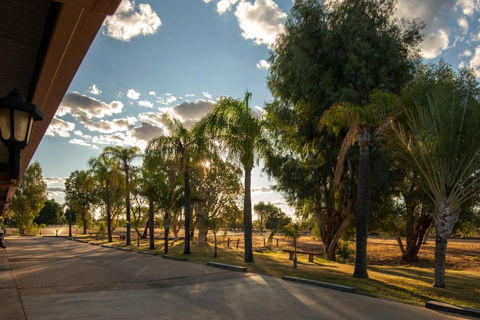 Albert Park Motor Inn-KING BEDS-POOL-SHADED PARKING - SA Accommodation 2