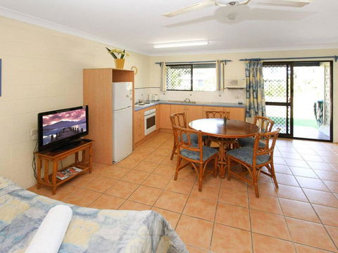 Alma Bay Holiday Unit 1 - SA Accommodation 1