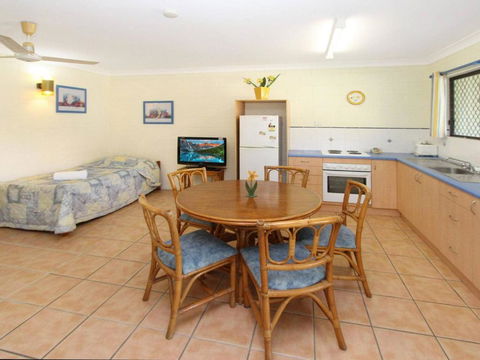 Alma Bay Holiday Unit 1 - SA Accommodation 2