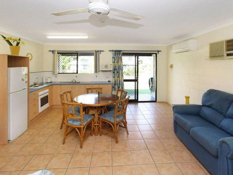 Alma Bay Holiday Unit 1 - SA Accommodation 3