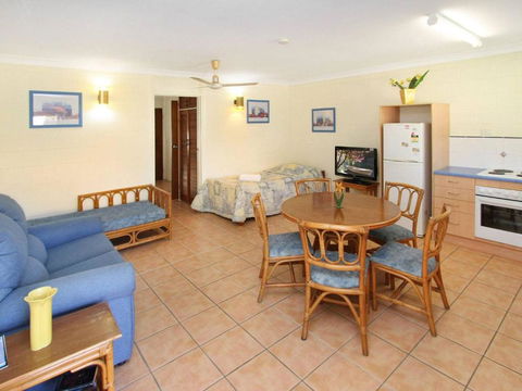 Alma Bay Holiday Unit 1 - SA Accommodation 4