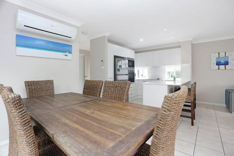 Aquarius Townhouse - SA Accommodation 3
