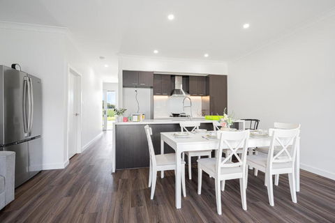 Austral Warm 4br House With Parking&WiFi - SA Accommodation 1