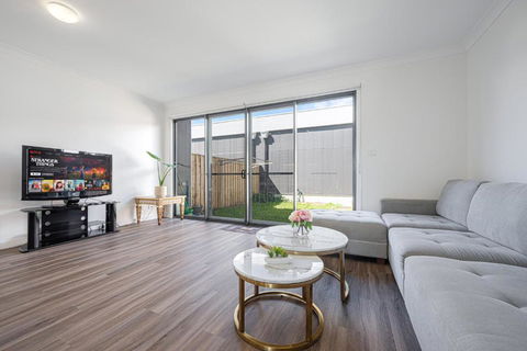 Austral Warm 4br House With Parking&WiFi - SA Accommodation 0