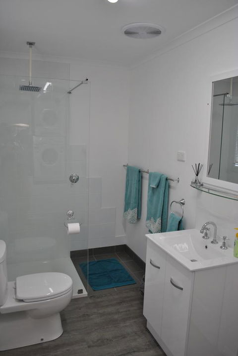 Driftwood Lodge - SA Accommodation 8