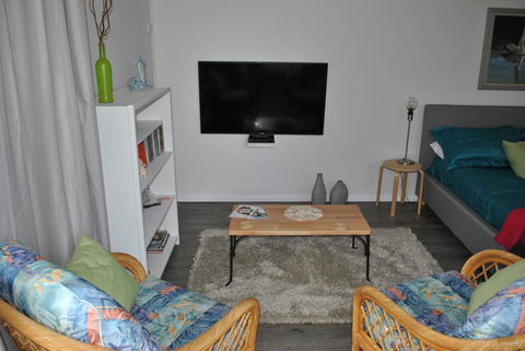 Driftwood Lodge - SA Accommodation 5