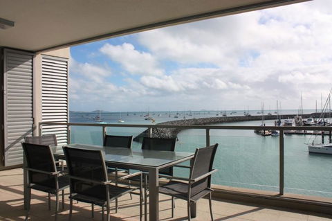 Private Seaview Apartment At Peninsula - Airlie Beach - SA Accommodation 3