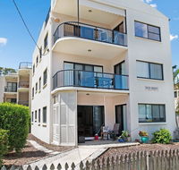 Quiet location across from waterfront - South Esp Bongaree - SA Accommodation