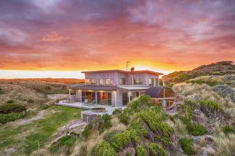 Porky Beach Retreat - King Island Escapes - SA Accommodation 0