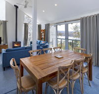'Matilda' - Spacious  centrally located with great lake views - SA Accommodation