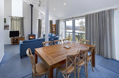 'Matilda' - Spacious & Centrally Located With Great Lake Views - SA Accommodation 0