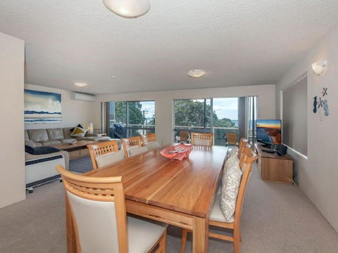 1 'Laman Lodge', 15 Laman Street - Stunning Air Conditioned Unit With Water Views And WIFI - SA Accommodation 3