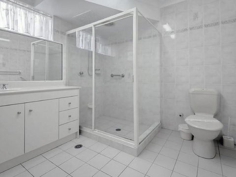 1 'Laman Lodge', 15 Laman Street - Stunning Air Conditioned Unit With Water Views And WIFI - SA Accommodation 1
