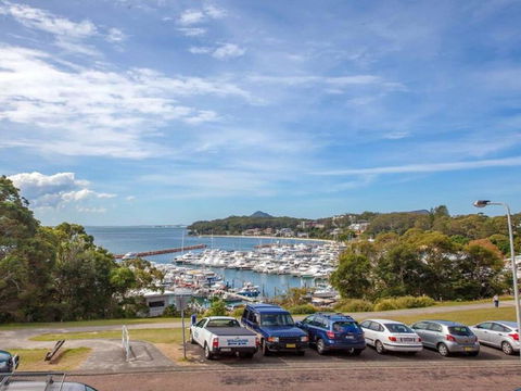 1 'Laman Lodge', 15 Laman Street - Stunning Air Conditioned Unit With Water Views And WIFI - SA Accommodation 2
