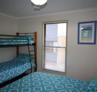 1 Naiad Court - Lowset family home with swimming pool and covered deck. Pet friendly - SA Accommodation