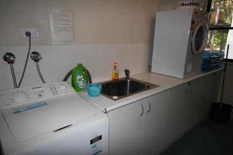 1 Naiad Court - Lowset Family Home With Swimming Pool And Covered Deck. Pet Friendly - SA Accommodation 1