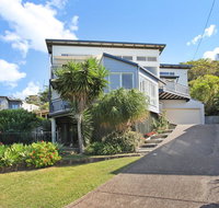 10 Barra Crescent Coolum Beach 500 BOND WIFI walking distance to beach - SA Accommodation