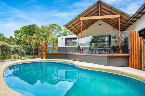 11 Naiad Court - Rainbow Shores, Fantastic Family Retreat, Swimming Pool, 200m To Beach, Free Wi-Fi - SA Accommodation 2
