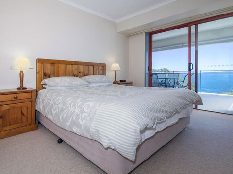 12 'Le Vogue', 16 Magnus St - Sensational Water Views, Lift, Pool & Tennis Court - SA Accommodation 2