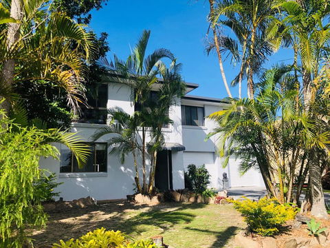 12 Cooloola Drive - Family Home, Close To Beach, Pet Friendly - SA Accommodation 3