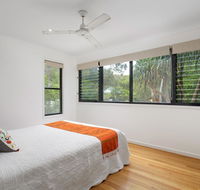 12 Naiad Court- Pool sleeps 8 close to beach - SA Accommodation