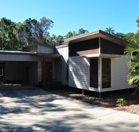 12 Satinwood Drive - Family home with swimming pool located in natural bushland and close to beach - SA Accommodation