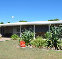12 Zircon Street - Renovated beach shack with the perfect blend of comfort and coastal cool - SA Accommodation